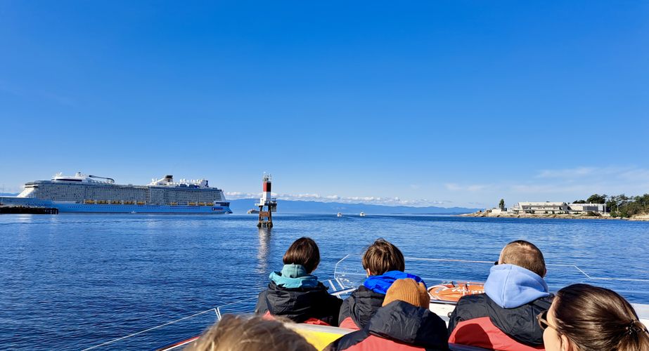 28 38 Canada 52 28 38 Canada 52